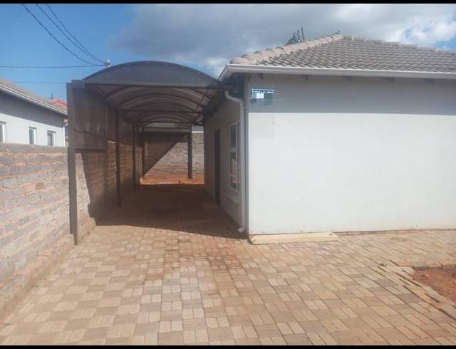 2 BEDROOM HOUSE FOR SALE IN LEHAE
